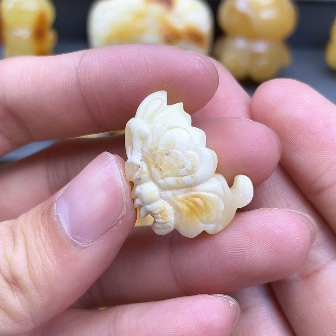 琥珀裸石未镶嵌蜜蜡