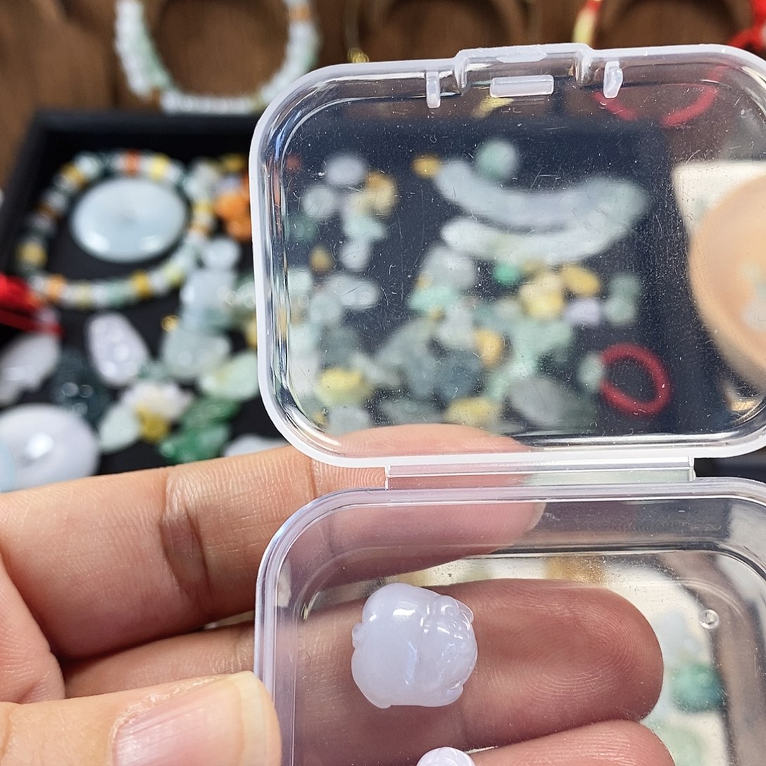 @****翡翠未镶嵌颈饰小滴溜