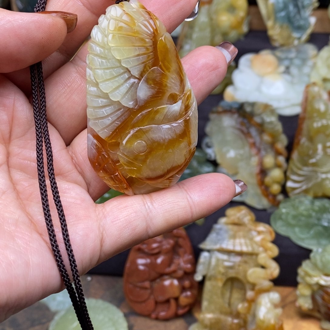 蛇纹石玉颈饰未镶嵌