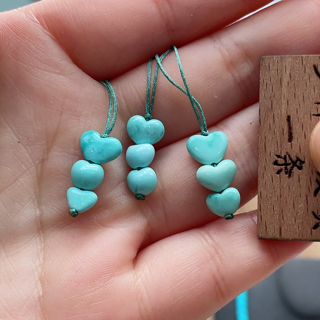 绿松石颈饰未镶嵌