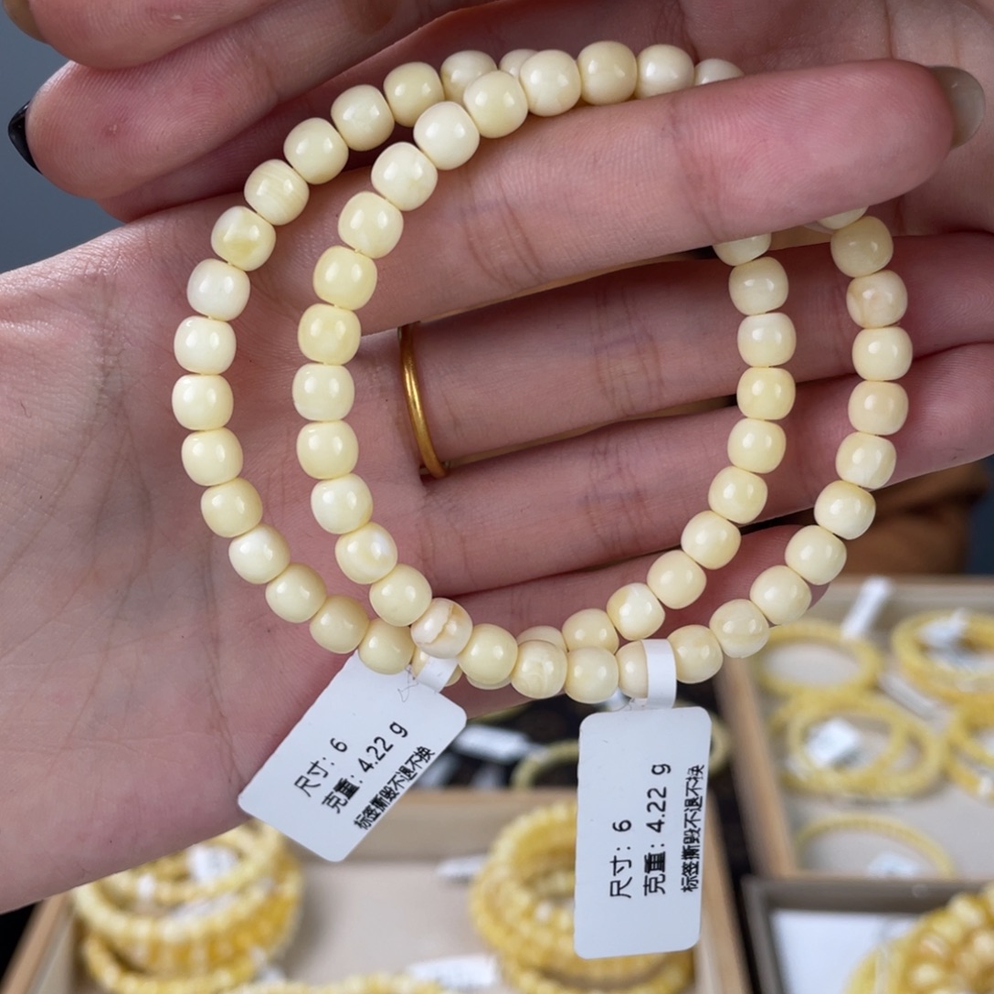 琥珀未镶嵌裸石多样性发其一