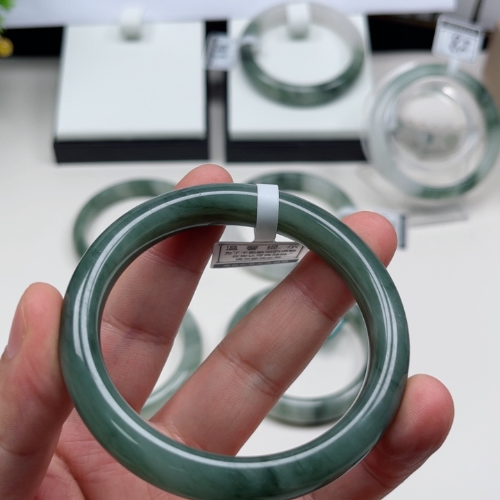 石英质玉手镯未镶嵌拍三发一