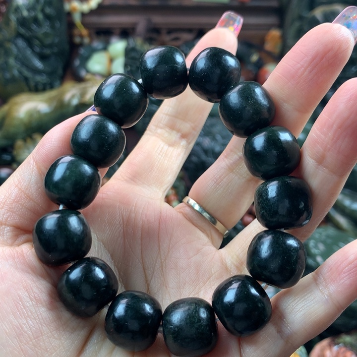 透闪石质玉未镶嵌手把