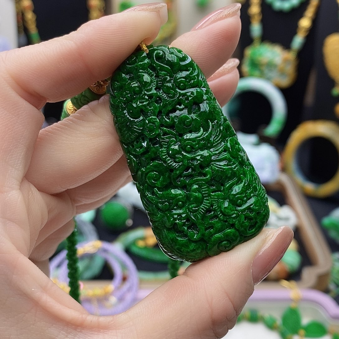 翡翠颈饰未镶嵌天然