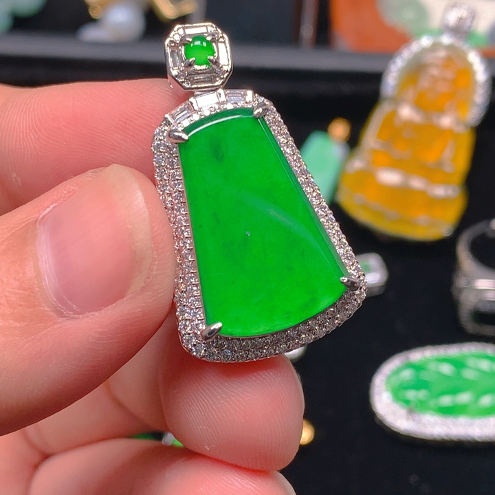 翡翠未镶嵌颈饰无事牌