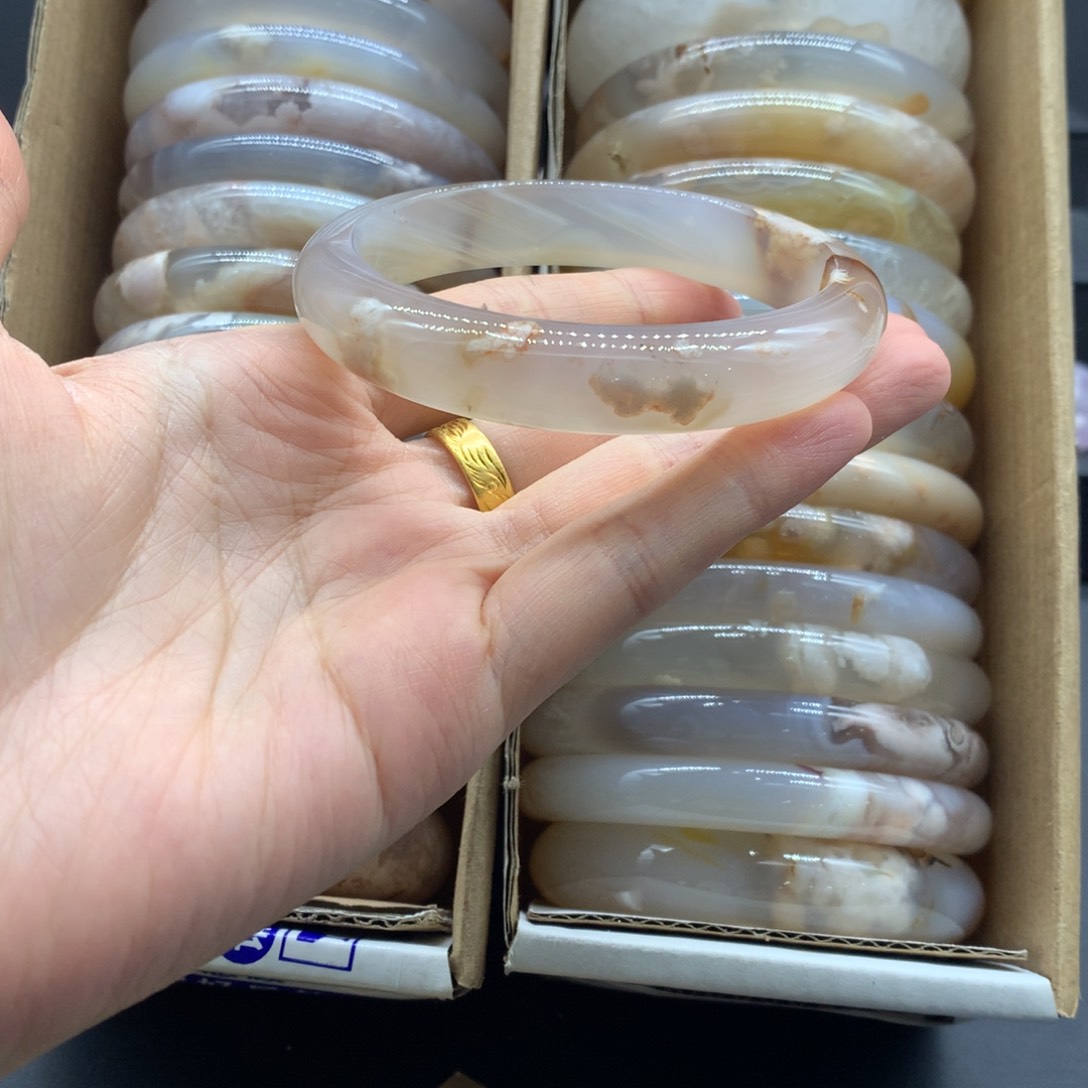 【闪购商品】玛瑙/玉髓手镯未镶嵌f****a