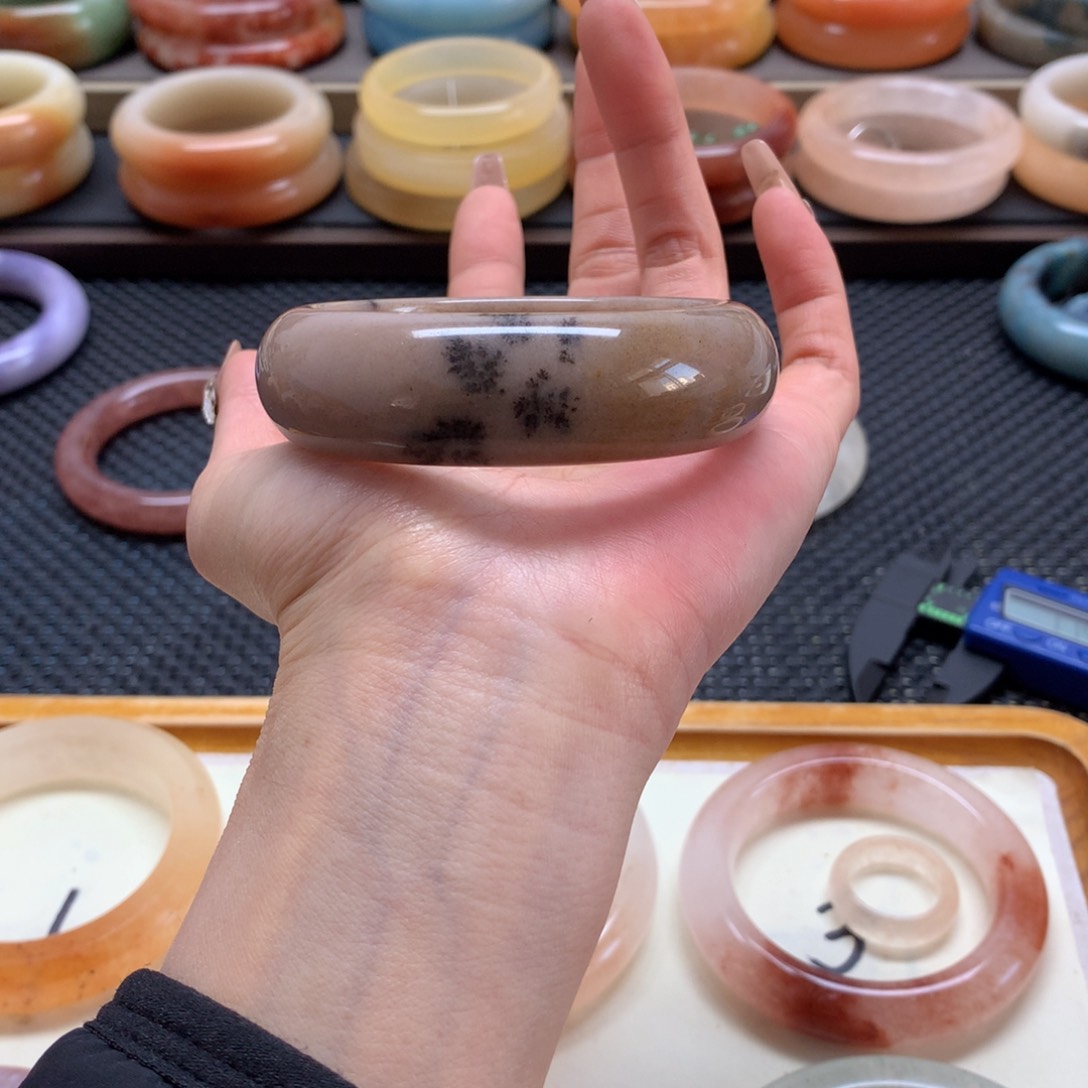 石英质玉手镯未镶嵌