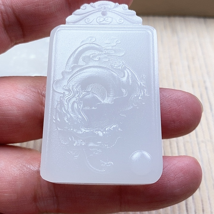 和田玉（糖玉）颈饰未镶嵌龙牌