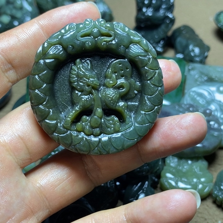 和田玉未镶嵌颈饰