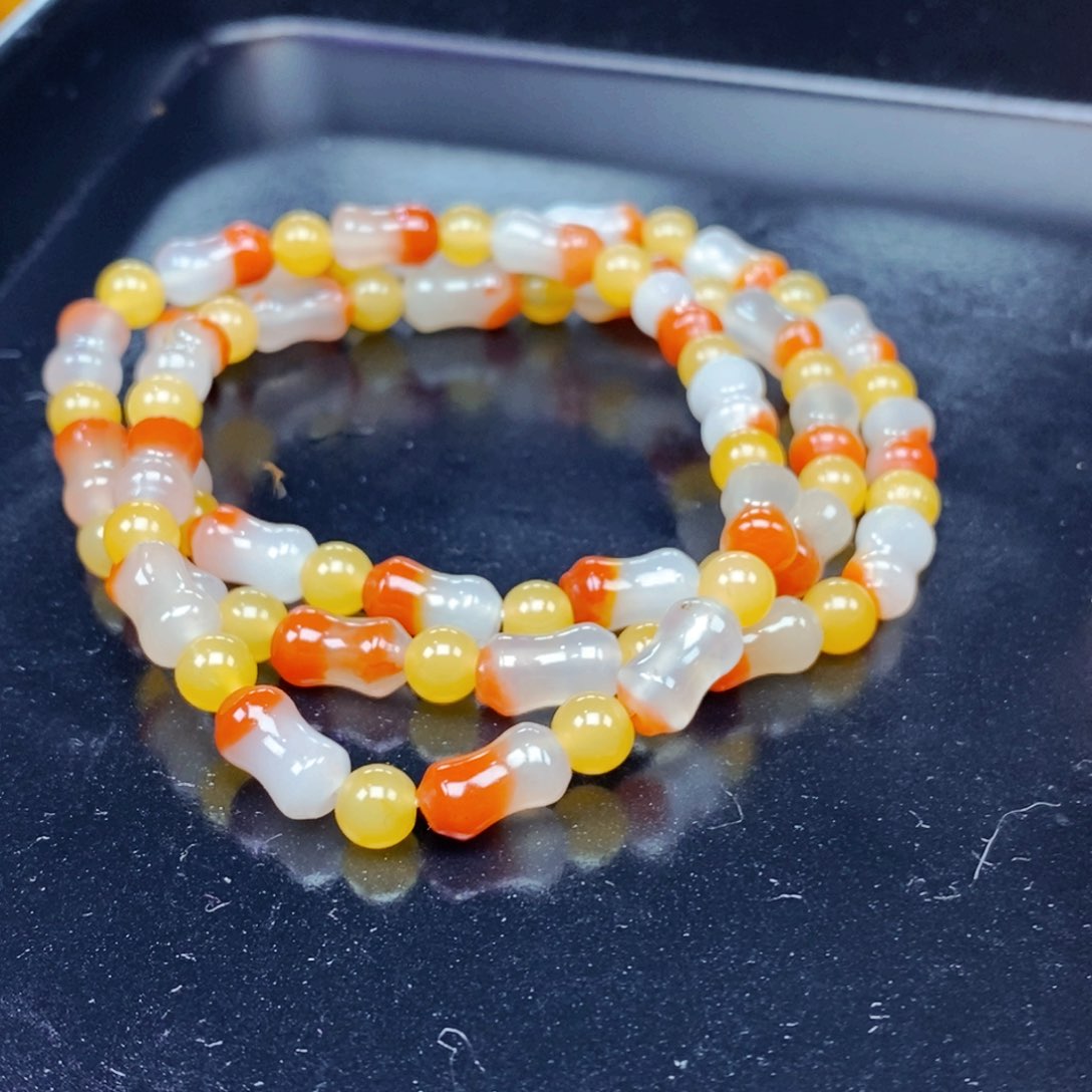 未镶嵌石英质玉（黄龙玉）颈饰