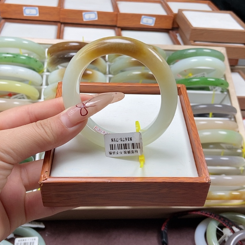 【闪购商品】和田玉手镯未镶嵌54