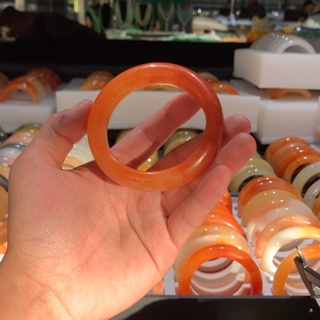 未镶嵌手镯石英质玉鸿*