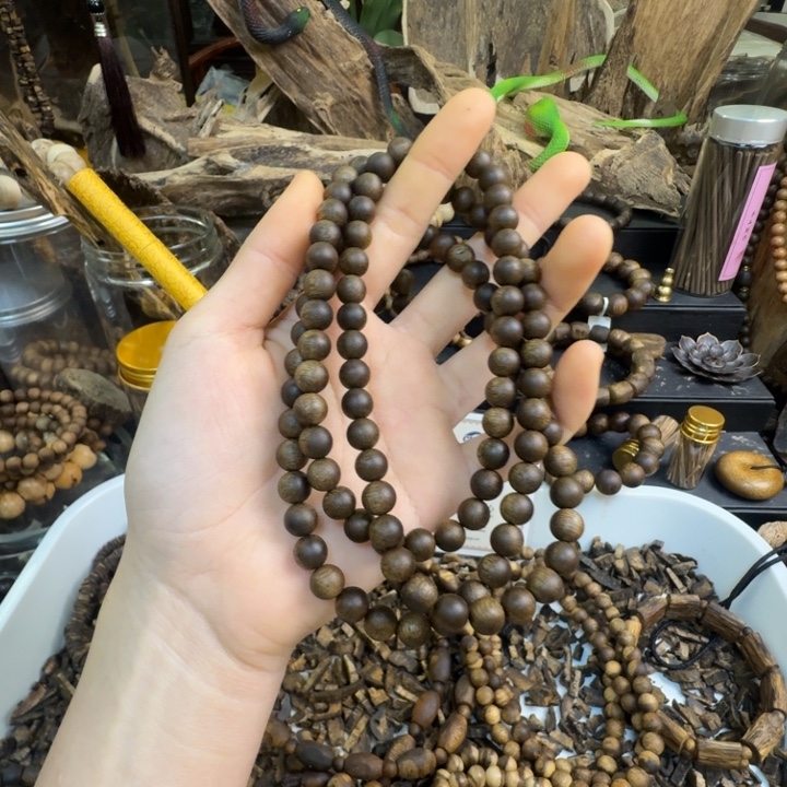 用***6沉香沉香碎屑海南乌身白棋0.8大26克➕沉香碎屑多样性