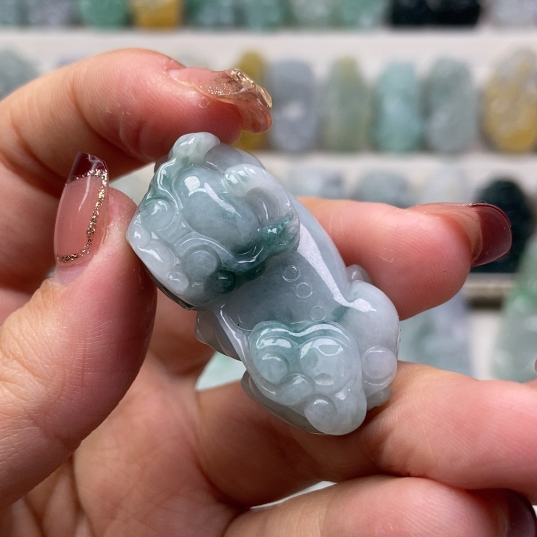 翡翠吊坠(赠链)未镶嵌