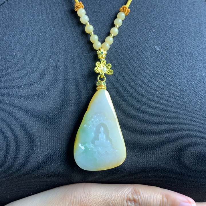 翡翠颈饰未镶嵌翡翠