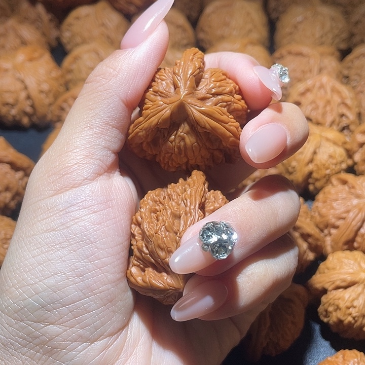 木***沙文玩核桃吊坠小妹三棱