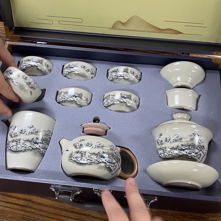 孤品茶具套装等。        