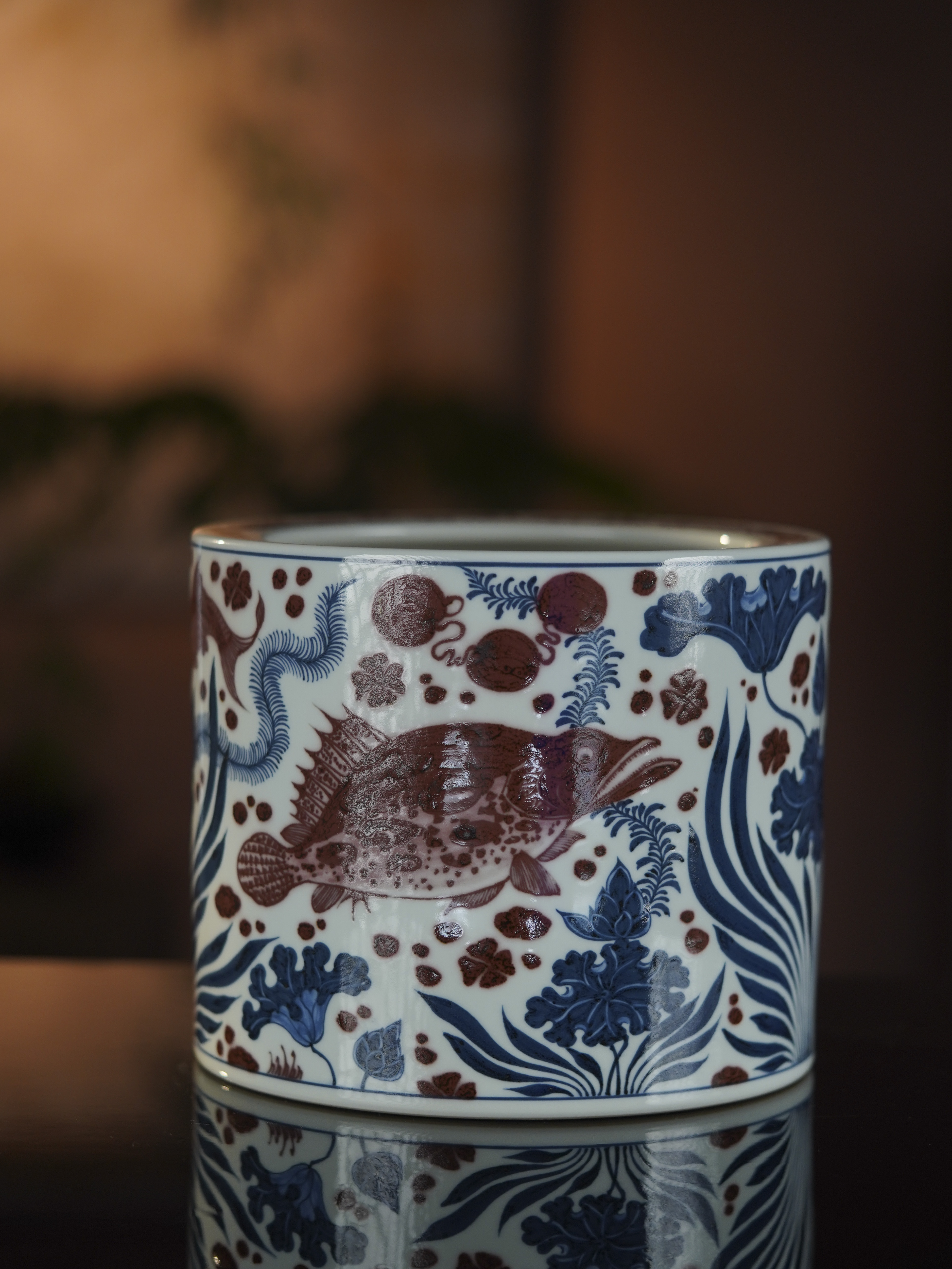 《畅怀堂》青花釉里红鱼藻纹大笔筒