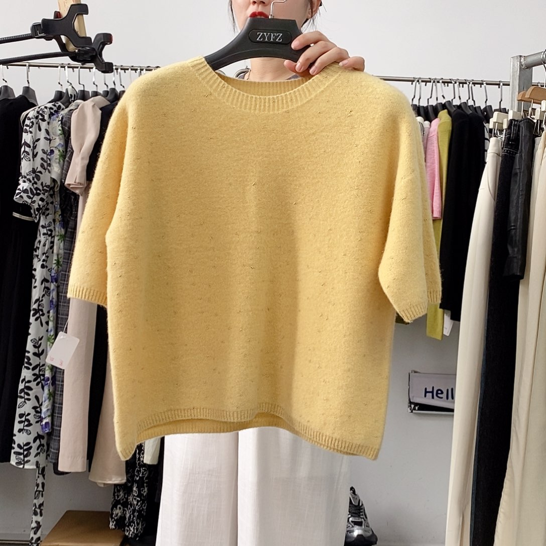 黄色针织衫130斤以内