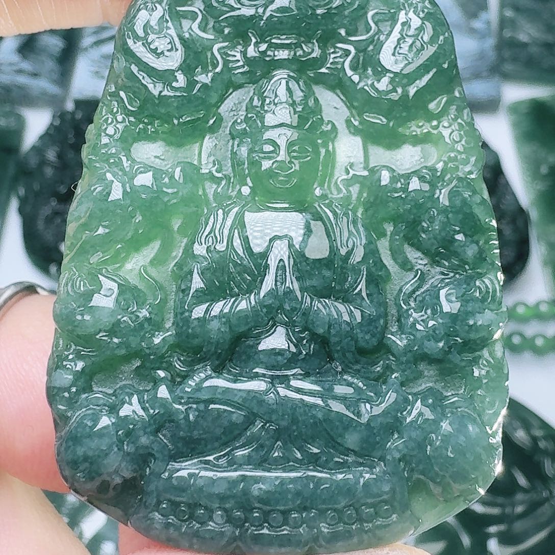 翡翠未镶嵌颈饰天然的A货翡翠多样性发其一 