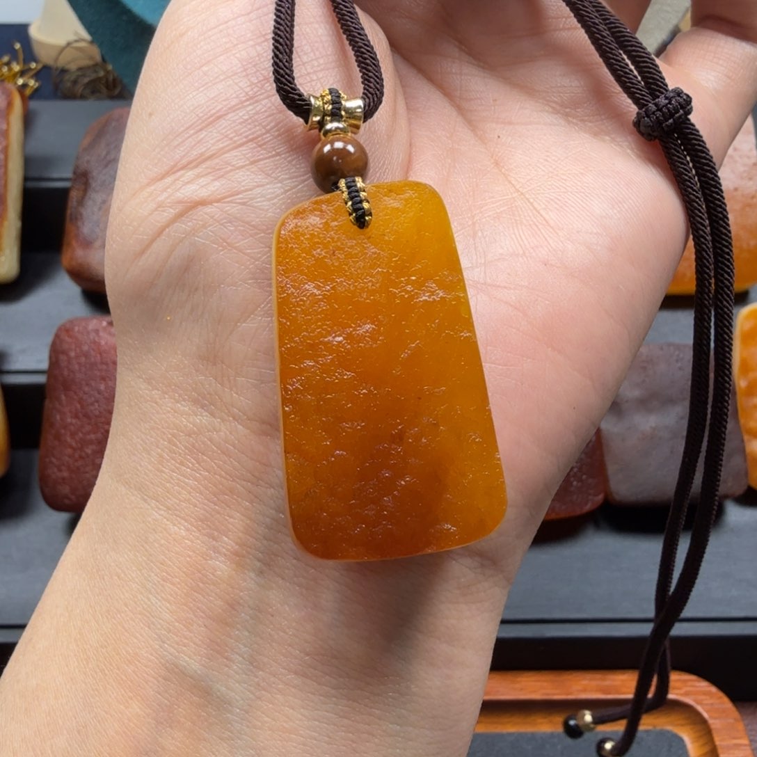 琥珀吊坠(赠链)未镶嵌