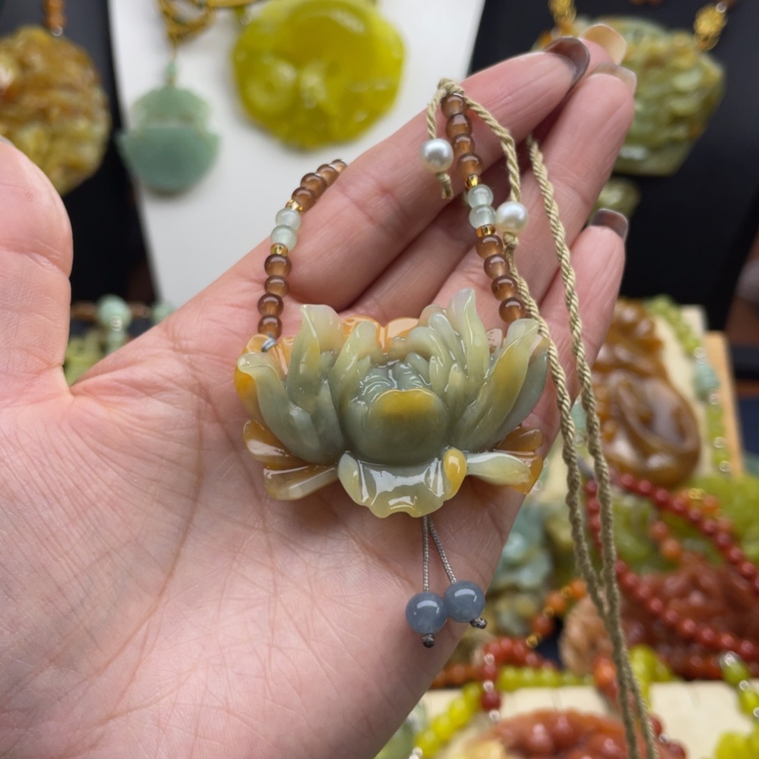 未镶嵌蛇纹石玉颈饰