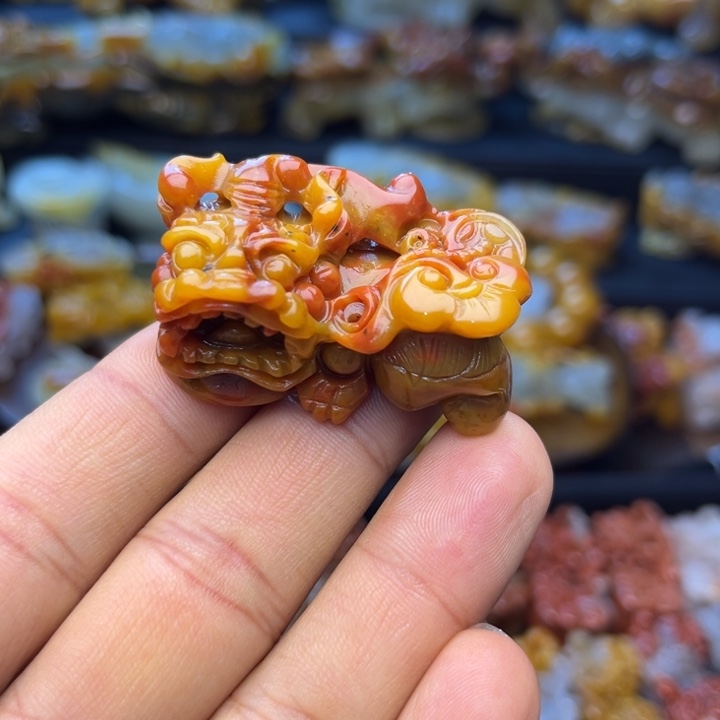 石英质玉（黄龙玉）未镶嵌颈饰