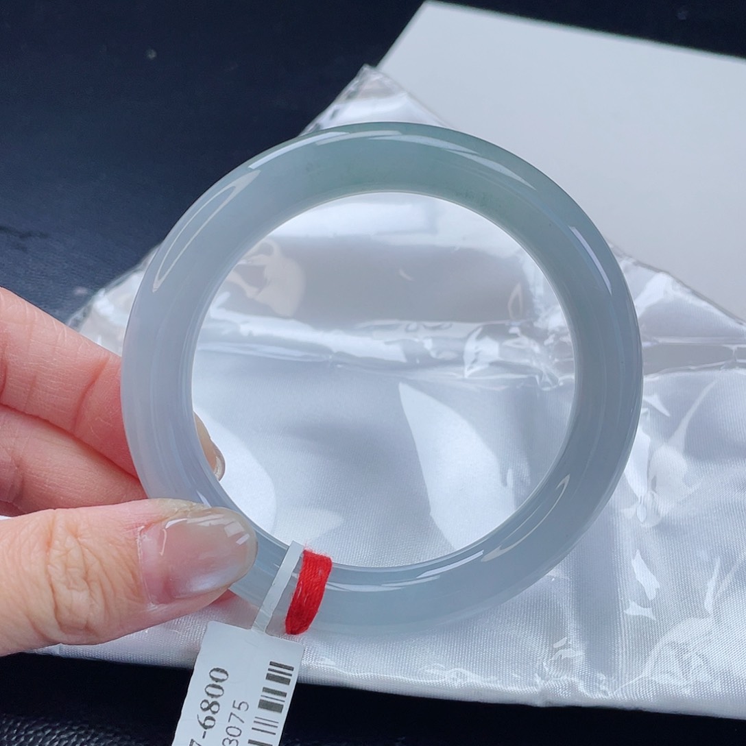 翡翠手镯未镶嵌翡翠