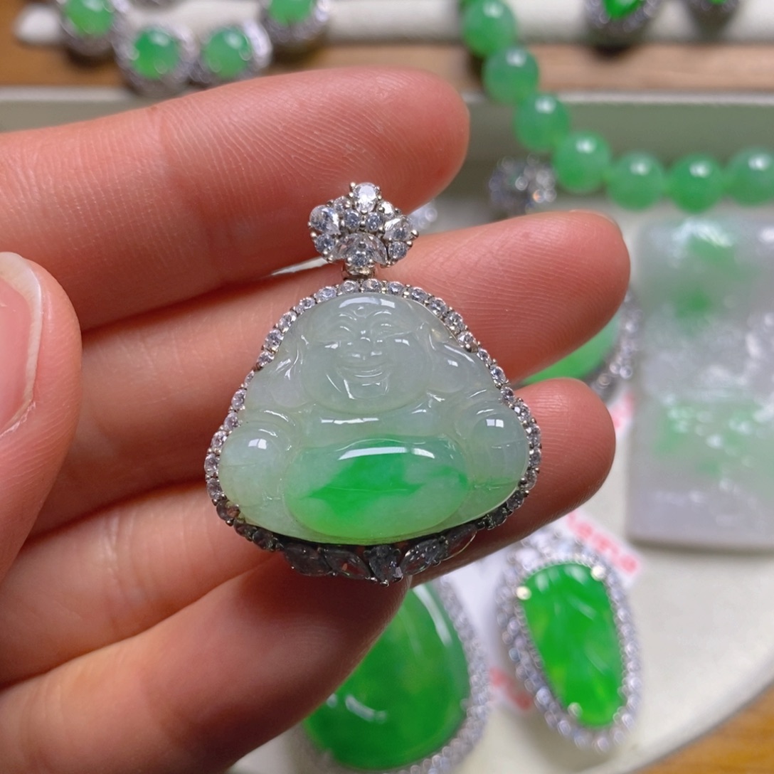 翡翠颈饰银S925镶嵌佛公吊坠