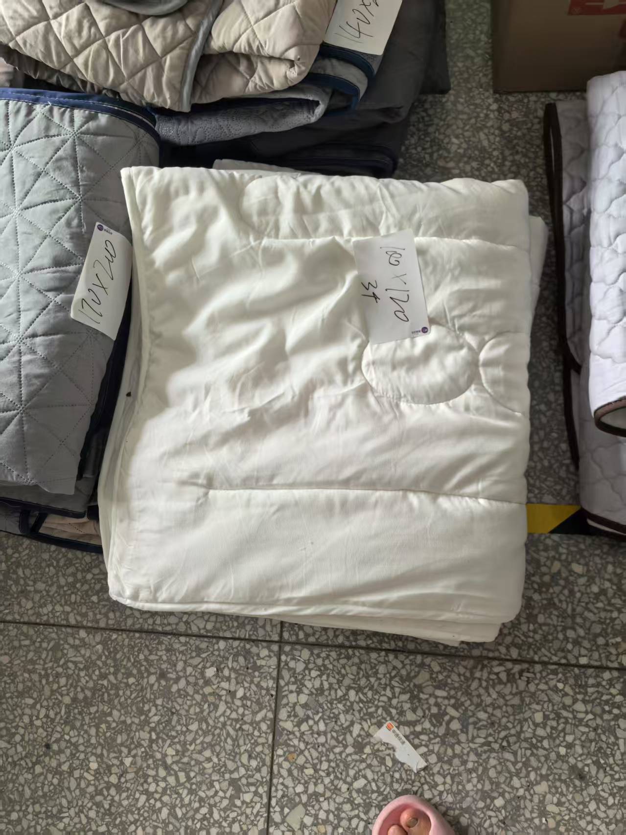 《兵哥外贸》3楼100×120白色小号棉花被 填充100%棉花 发1张