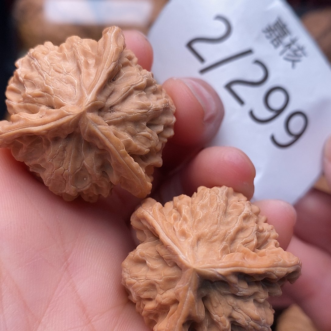 文玩核桃把件34盘山三棱正奔