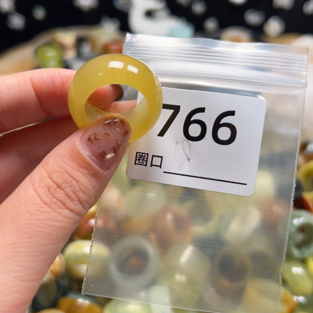 熊****蛇纹石玉未镶嵌戒指