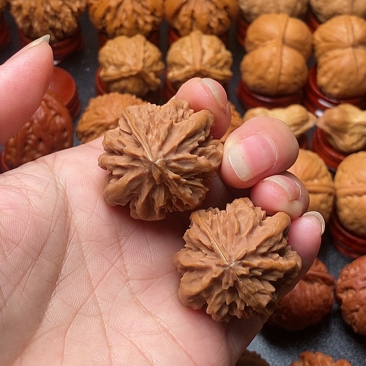 文玩核桃吊坠八棱