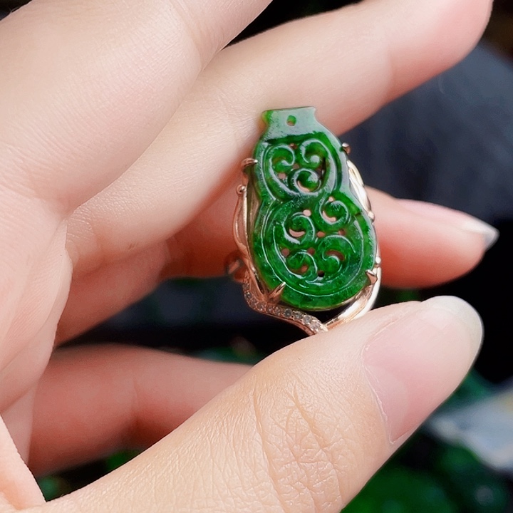 翡翠未镶嵌颈饰多样性