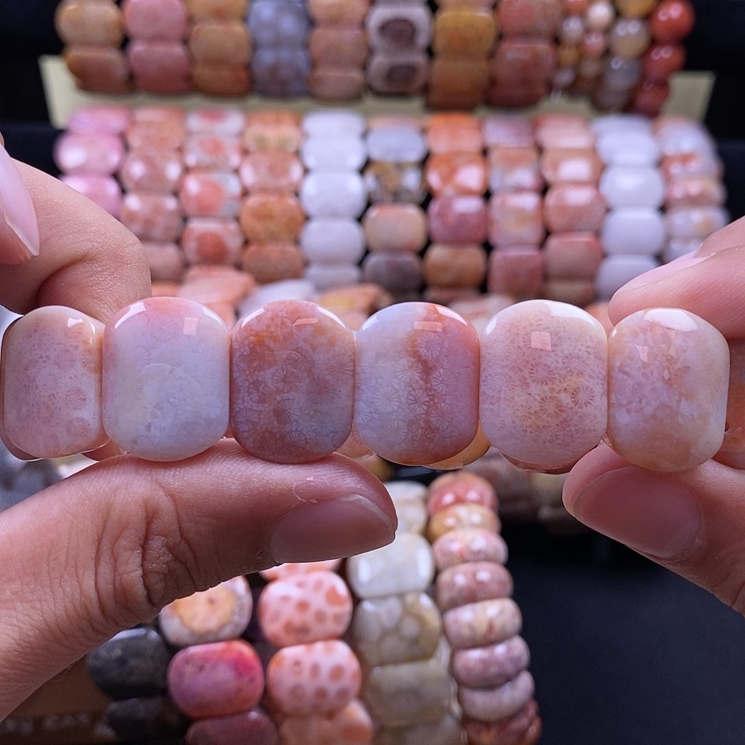 硅化珊瑚（珊瑚玉）手牌未镶嵌粉冰蕾丝14