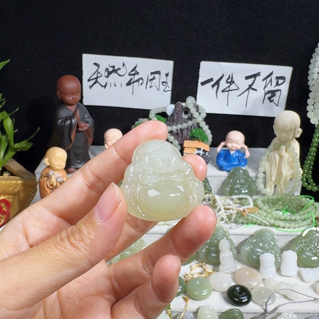 费***菲和田玉未镶嵌颈饰