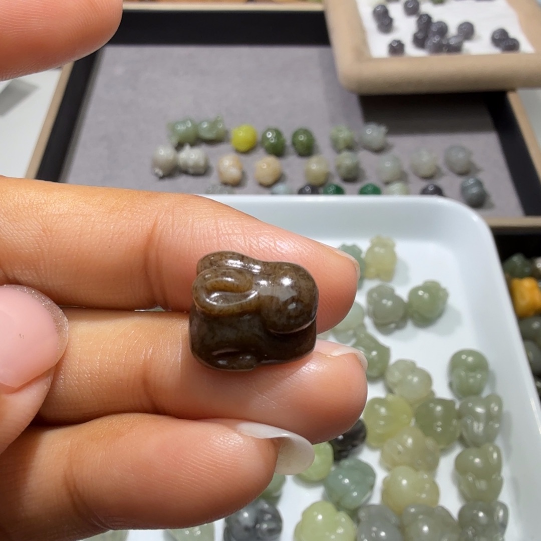 李***白和田玉未镶嵌珠宝奇石