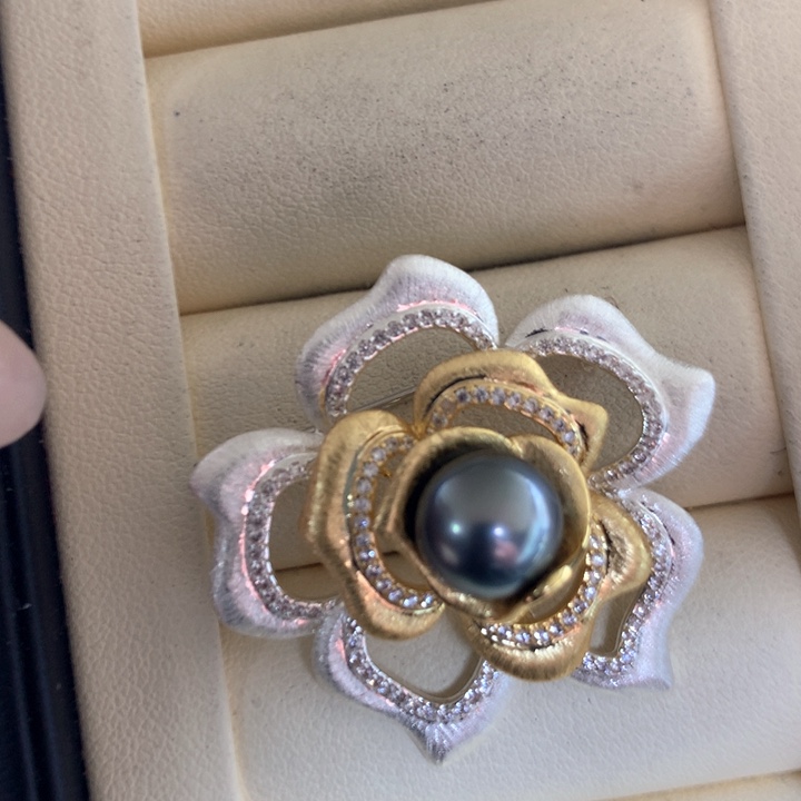 未镶嵌胸饰海水珍珠