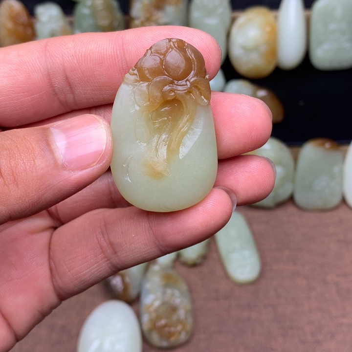 和田玉（糖玉）未镶嵌颈饰