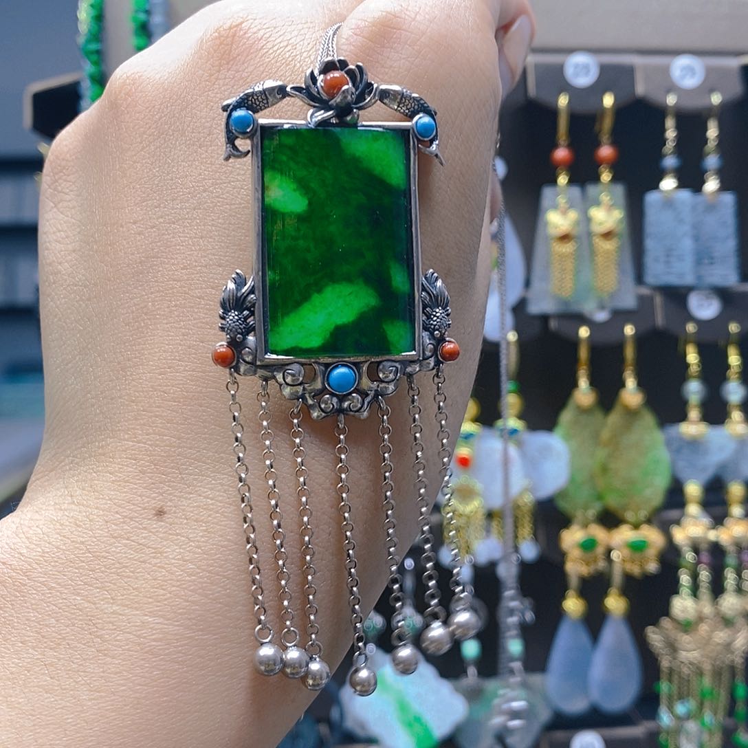 未镶嵌翡翠耳饰翡翠