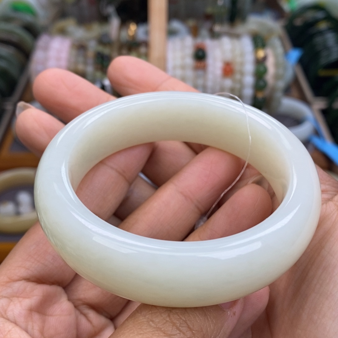 未镶嵌手镯和田玉