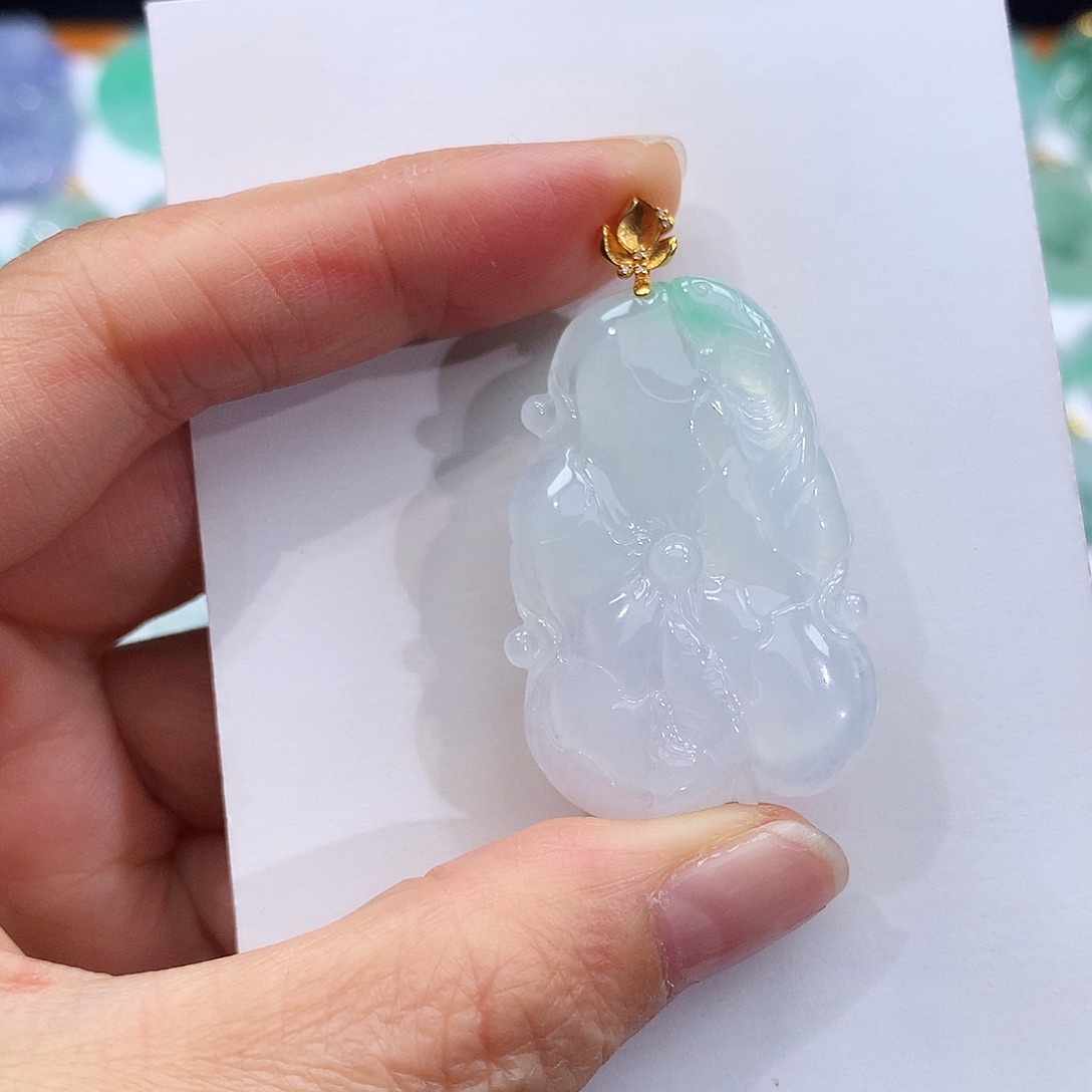 翡翠18K金镶嵌颈饰翡翠吊坠