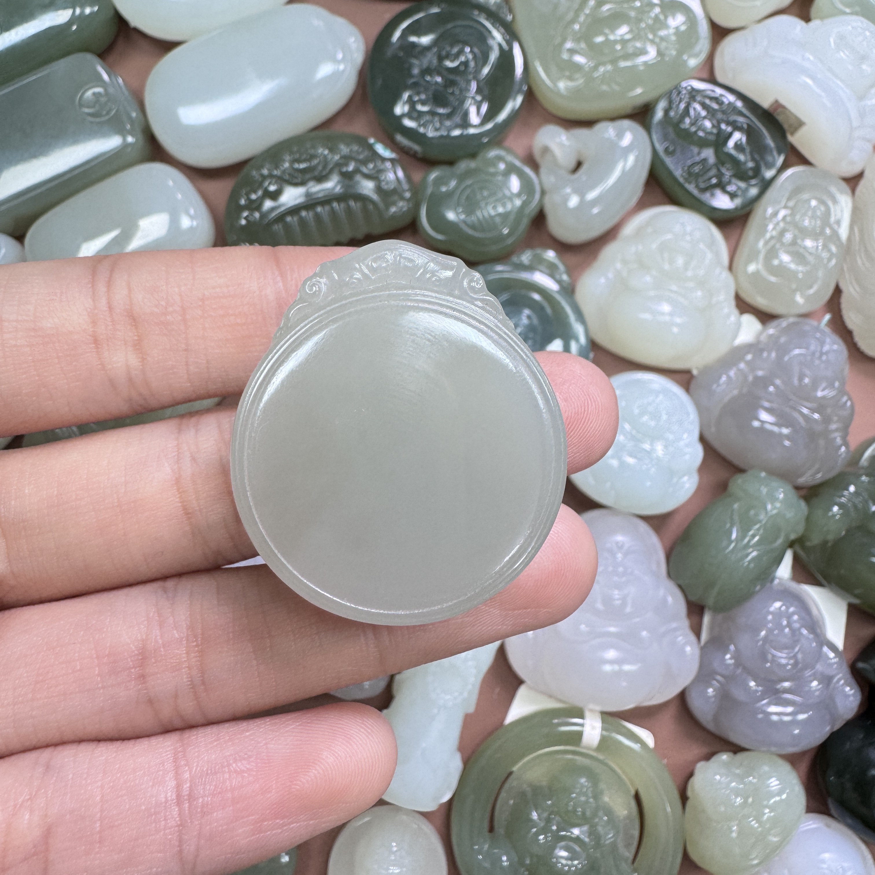 和田玉晴水圆牌挂坠