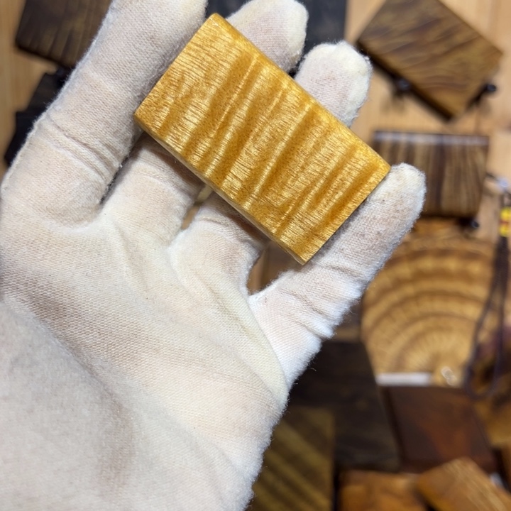 东****康金丝楠木小叶桢楠无事牌