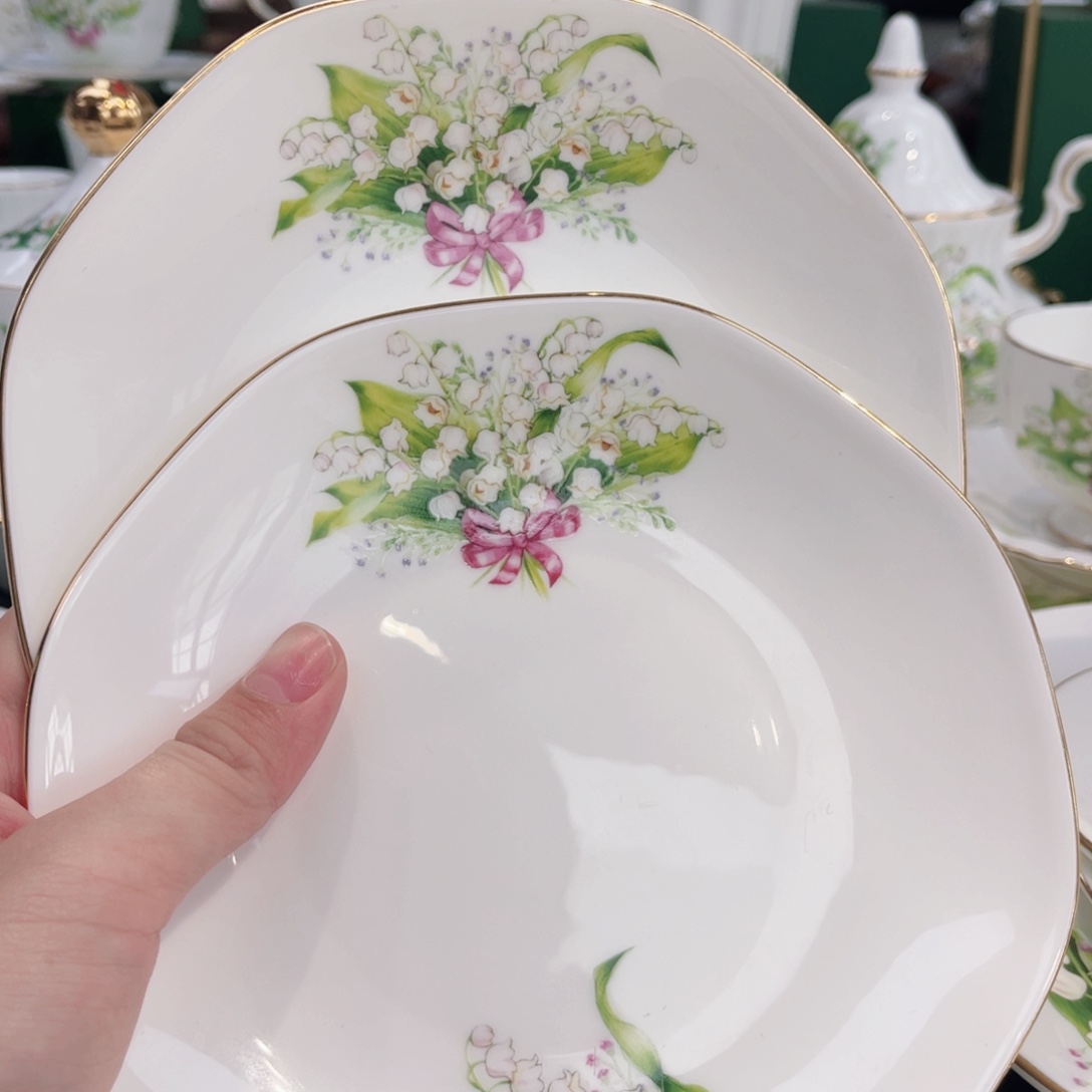 骨瓷两个六寸————————