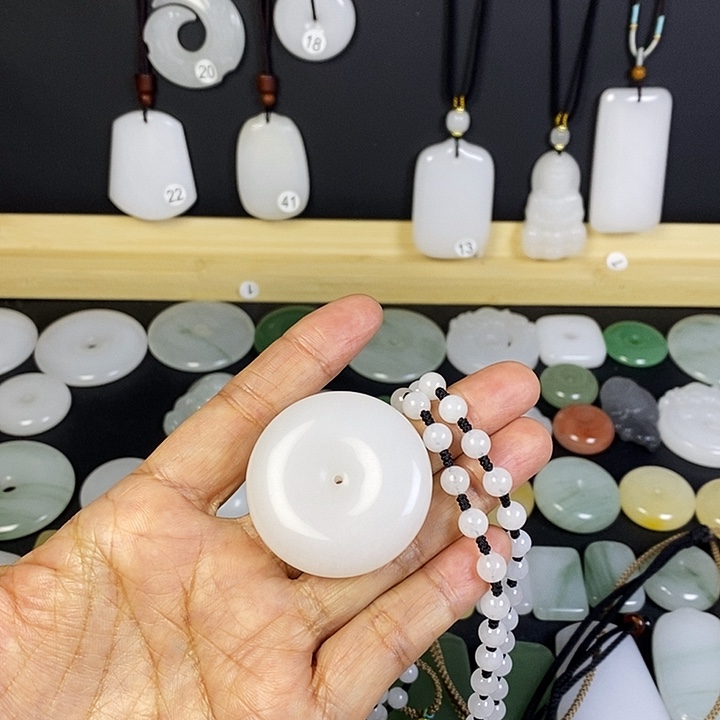 舍***得东陵石未镶嵌颈饰