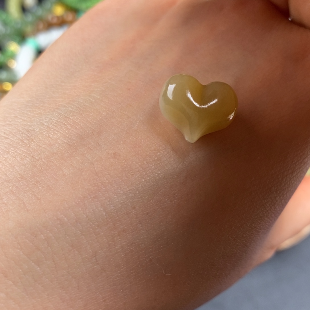 和田玉未镶嵌吊坠(不含链)且末糖白屁桃