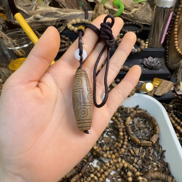 沉香碎屑沉香海南沉香挂