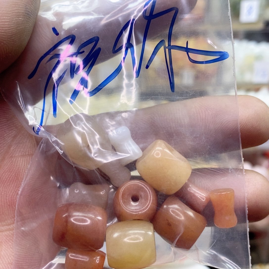 颈饰未镶嵌石英质玉（金丝玉）祝****安三通