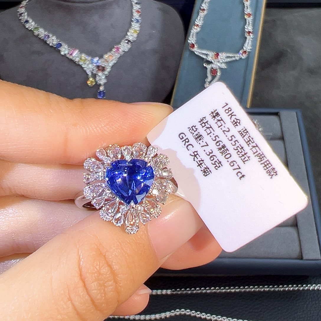 蓝宝石戒指18K金镶嵌